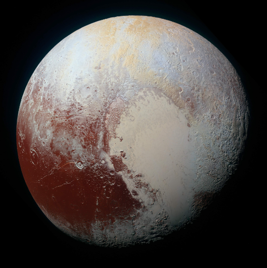 Fig. 3 - Plutone, il nono pianeta del Sistema Solare, declassato nel 2006 a corpo minore (134340 Pluto), incontrato e fotografato da New Horizon nel Luglio 2015 - Crediti: New Horizon.