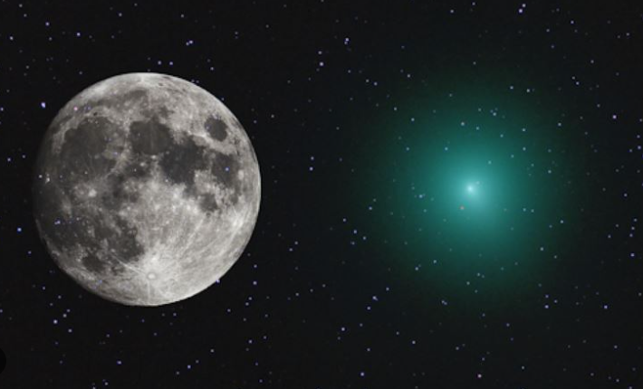 Fig. 3 - La cometa ripresa con il telescopio in remoto in Australia il 4 dicembre 2018. Si osservi come la cometa con la sua chioma risulti più estesa della luna piena (fotomontaggio di Rolando Ligustri UAI). La chioma però è molto sfumata e contrasta poco con il fondo cielo, per cui solo in queste immagini da cieli di ottima qualità si può evidenziare l’estensione completa della chioma (che non possiamo percepire così grande ad occhio nudo)