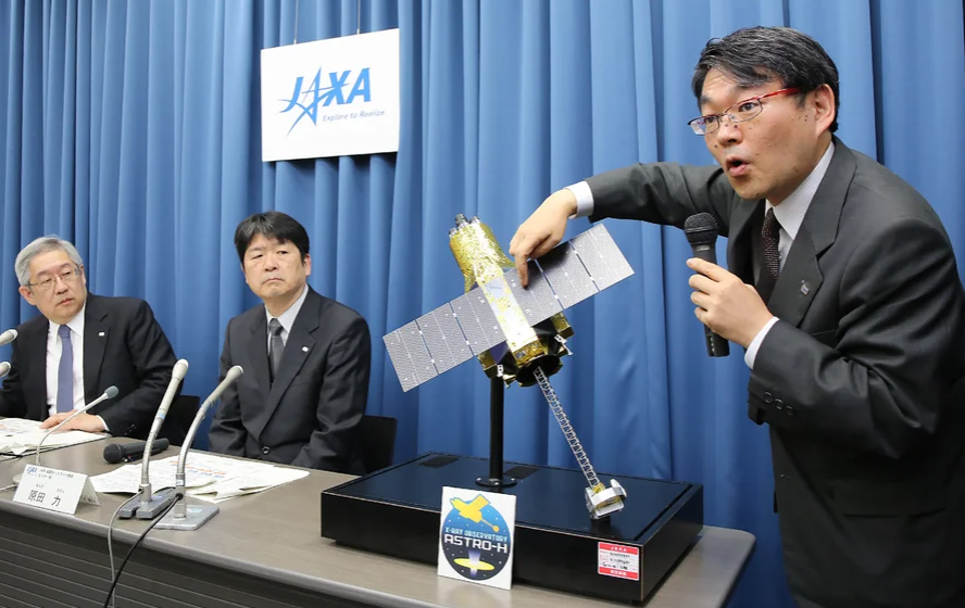 Fig. 4 -  La conferenza stampa in cui l’Agenzia Spaziale giapponese (Jaxa) comunica di aver perso definitivamente il controllo del satellite di osservazione "Hitomi" - Crediti: JAXA.