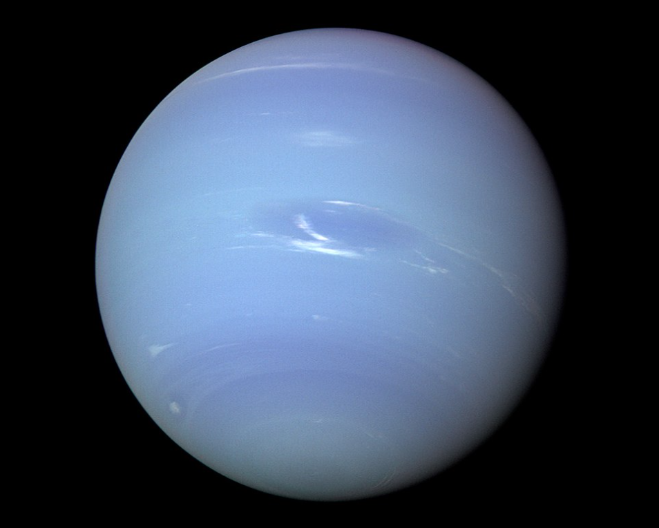 Fig. 4 -  L'ultima immagine dell'intero disco di Nettuno ripresa dalla Voyager 2 prima del massimo avvicinamento al pianeta (5000 km - 25 agosto 1989) - Crediti Wikipedia - NASA.