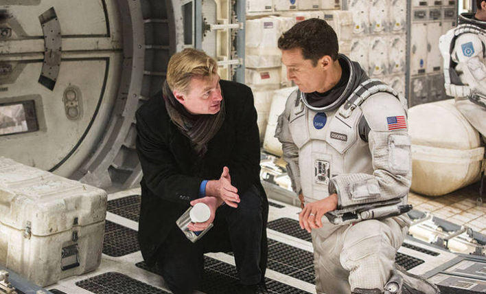 Fig.6 -  Il regista Christopher Nolan (a sinistra) e l’attore principale Matthew David McConaughey sul set del film Interstellar (2014) - Crediti: web.