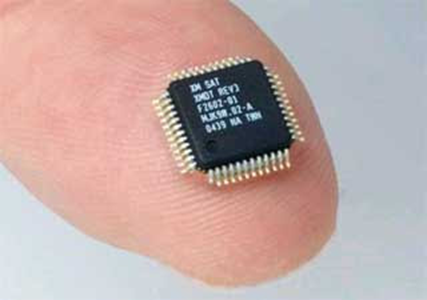 Fig. 4.  Un chip elettronico. Sarà questo l’elemento base della nuova complessità? 