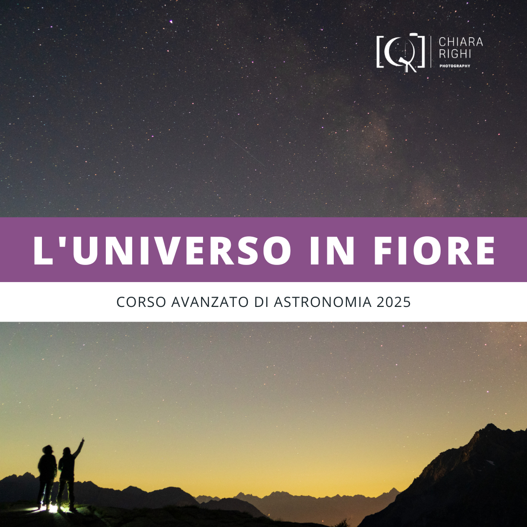 Immagine promozionale del corso avanzato di astronomia 2025 intitolato 'L'Universo in Fiore', organizzato dall'Istituto Nazionale di Astrofisica (INAF) e l'Osservatorio Astronomico di Brera. L'immagine mostra un cielo stellato sopra montagne al tramonto, con due persone in silhouette che osservano il cielo.