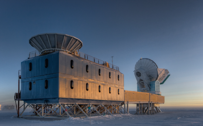 Fig. 2 - Il telescopio antartico BICEP2 - Crediti: Harvard University.