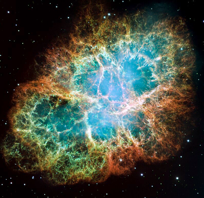 Fig. 9 - La nebulosa del Granchio o M1, la prima sorgente del catalogo di Messier. È il resto dello scoppio di una supernova avvenuto nel 1054, documentato da astronomi cinesi. Il gas tuttora si espande alla velocità di circa 1500 km al secondo, e la sua estensione è di circa 5,5 anni luce - Crediti: Wikipedia.